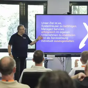 Vortrag zu Managed Services für Systemhäuser vor Publikum im Seminarraum